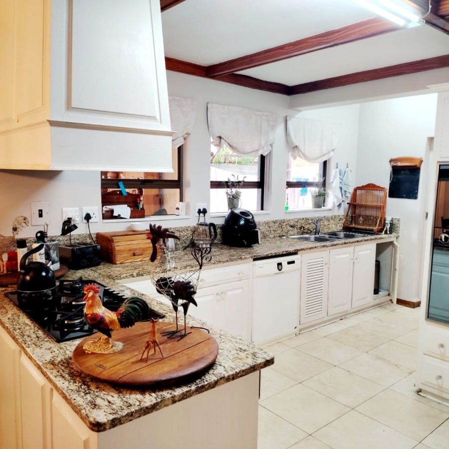 5 Bedroom Property for Sale in Beacon Bay Eastern Cape